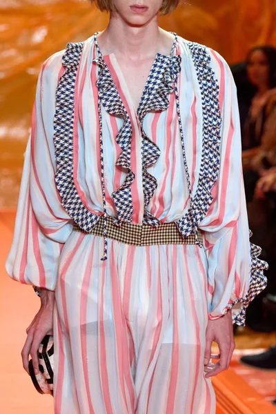 Look 25